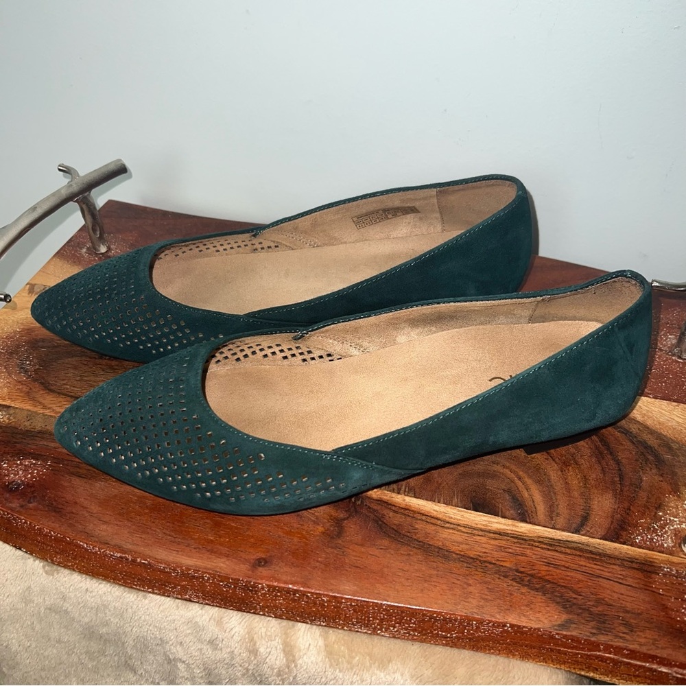 Vionic Perforated Suede Pointed Toe Flats Deep Green Comfort Flats Wide 8.5 - Picture 4 of 9